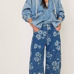 Free People We The Free Good Luck Printed Barrel Jeans Size US 25